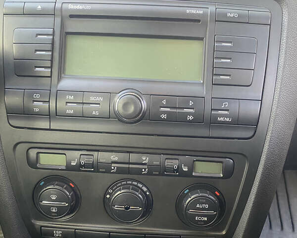 Шкода Октавія 2005 у Краматорске на Automoto.ua Сірий Шкода Октавія, об'ємом двигуна 1.6 л та пробігом 250 тис. км за 6000 $, фото 9 на Automoto.ua