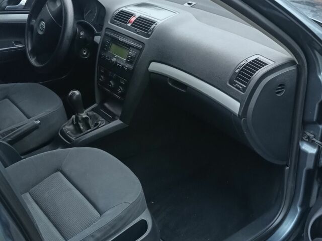 Серый Шкода Октавия, объемом двигателя 1.6 л и пробегом 263 тыс. км за 4599 $, фото 1 на Automoto.ua