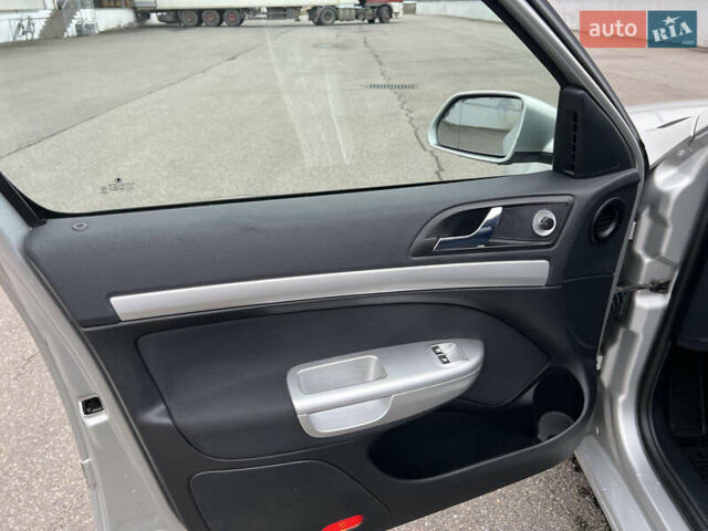 Серый Шкода Октавия, объемом двигателя 1.6 л и пробегом 220 тыс. км за 5750 $, фото 47 на Automoto.ua