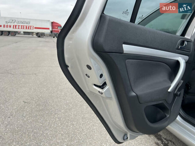 Серый Шкода Октавия, объемом двигателя 1.6 л и пробегом 220 тыс. км за 5750 $, фото 46 на Automoto.ua