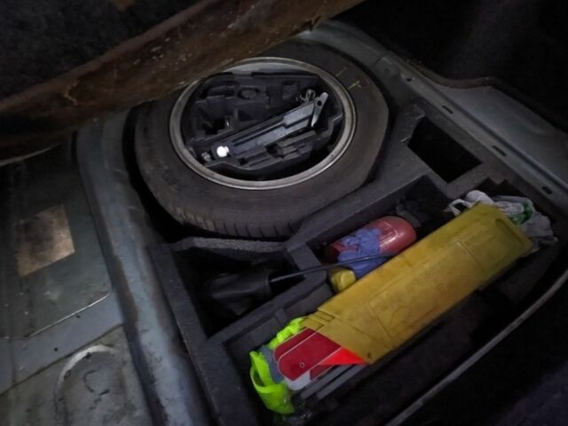 Серый Шкода Октавия, объемом двигателя 0 л и пробегом 300 тыс. км за 2450 $, фото 2 на Automoto.ua