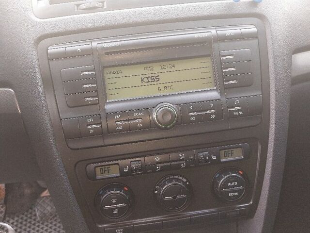 Сірий Шкода Октавія, об'ємом двигуна 2 л та пробігом 318 тис. км за 5201 $, фото 5 на Automoto.ua