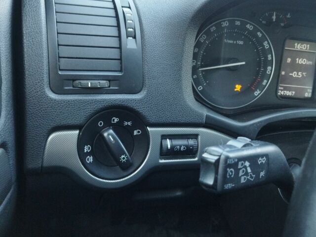 Серый Шкода Октавия, объемом двигателя 1.6 л и пробегом 247 тыс. км за 6700 $, фото 20 на Automoto.ua