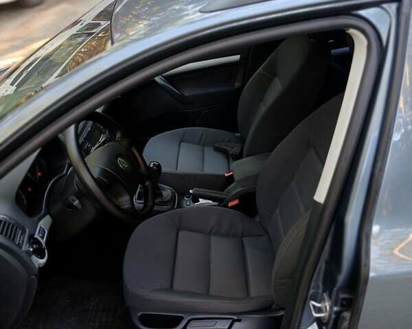 Сірий Шкода Октавія, об'ємом двигуна 1.6 л та пробігом 260 тис. км за 5700 $, фото 11 на Automoto.ua