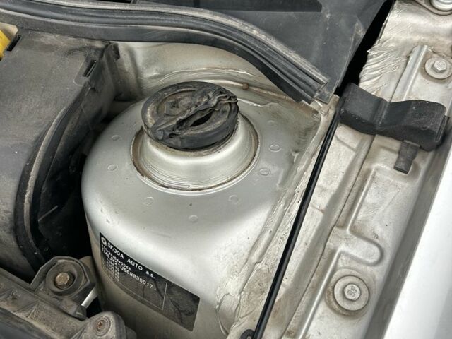 Серый Шкода Октавия, объемом двигателя 1.6 л и пробегом 255 тыс. км за 5000 $, фото 16 на Automoto.ua