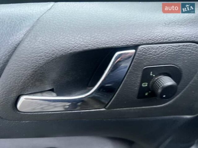 Серый Шкода Октавия, объемом двигателя 1.6 л и пробегом 223 тыс. км за 4900 $, фото 13 на Automoto.ua