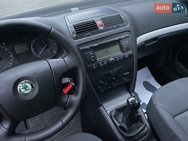 Серый Шкода Октавия, объемом двигателя 1.6 л и пробегом 223 тыс. км за 5850 $, фото 17 на Automoto.ua