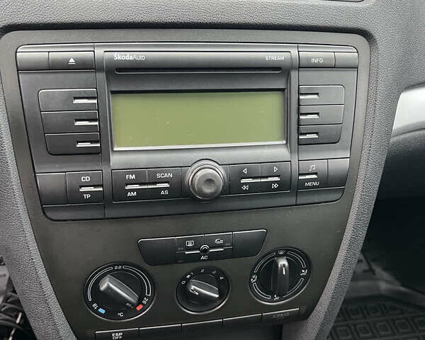 Серый Шкода Октавия, объемом двигателя 1.6 л и пробегом 220 тыс. км за 5750 $, фото 68 на Automoto.ua