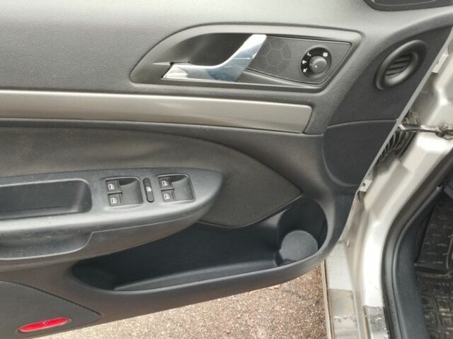 Шкода Октавия 2005 в Чернигове на Automoto.ua Серый Шкода Октавия, объемом двигателя 1.6 л и пробегом 210 тыс. км за 5900 $, фото 5 на Automoto.ua