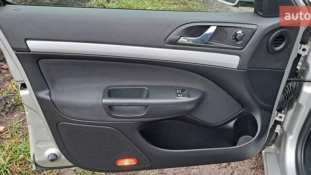 Серый Шкода Октавия, объемом двигателя 1.6 л и пробегом 220 тыс. км за 5550 $, фото 26 на Automoto.ua