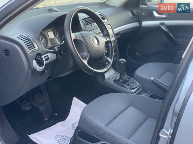 Серый Шкода Октавия, объемом двигателя 1.6 л и пробегом 208 тыс. км за 5950 $, фото 9 на Automoto.ua