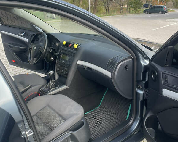 Шкода Октавия 2005 в Хмельницком на Automoto.ua Серый Шкода Октавия, объемом двигателя 1.98 л и пробегом 254 тыс. км за 5400 $, фото 19 на Automoto.ua