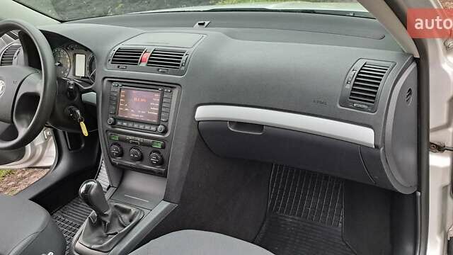 Серый Шкода Октавия, объемом двигателя 1.6 л и пробегом 220 тыс. км за 5550 $, фото 34 на Automoto.ua