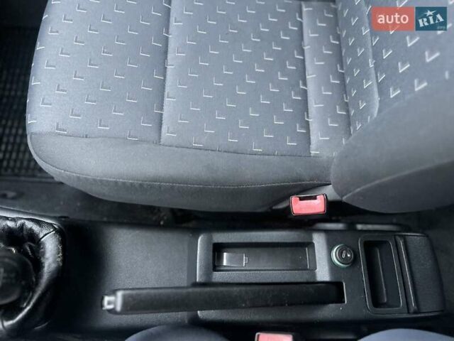 Серый Шкода Октавия, объемом двигателя 1.6 л и пробегом 223 тыс. км за 4900 $, фото 20 на Automoto.ua