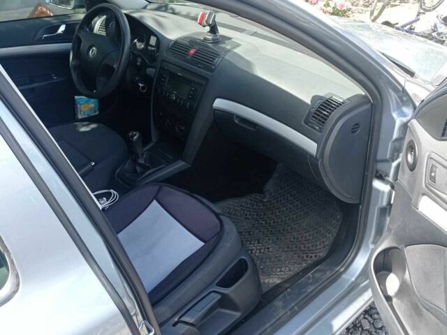 Серый Шкода Октавия, объемом двигателя 1.6 л и пробегом 280 тыс. км за 5500 $, фото 4 на Automoto.ua