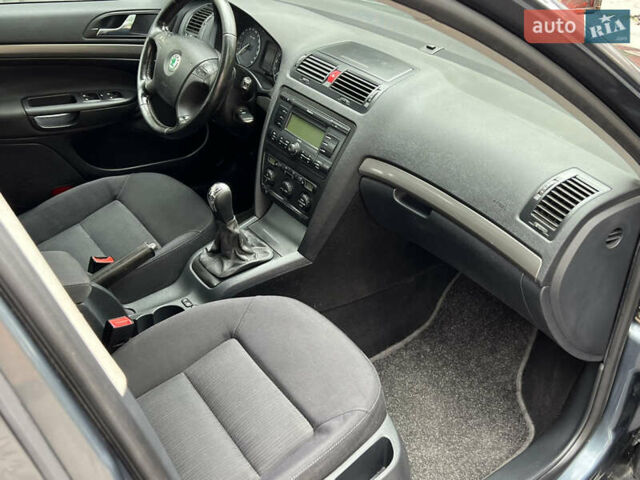Сірий Шкода Октавія, об'ємом двигуна 1.6 л та пробігом 180 тис. км за 6100 $, фото 26 на Automoto.ua