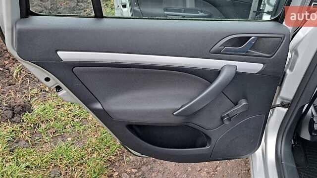 Серый Шкода Октавия, объемом двигателя 1.6 л и пробегом 220 тыс. км за 5550 $, фото 29 на Automoto.ua