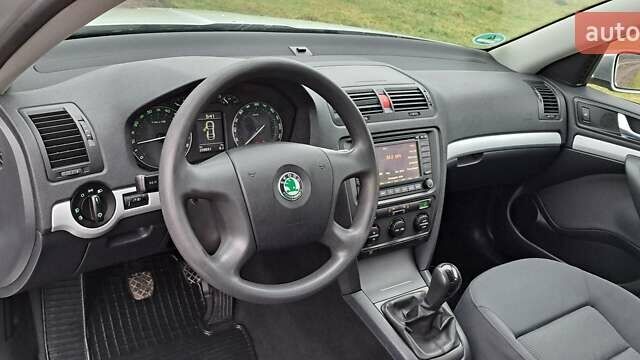 Серый Шкода Октавия, объемом двигателя 1.6 л и пробегом 220 тыс. км за 5550 $, фото 18 на Automoto.ua