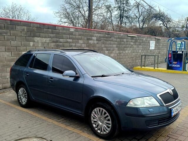 Серый Шкода Октавия, объемом двигателя 1.6 л и пробегом 213 тыс. км за 5500 $, фото 1 на Automoto.ua