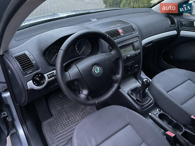 Серый Шкода Октавия, объемом двигателя 1.6 л и пробегом 223 тыс. км за 5850 $, фото 12 на Automoto.ua