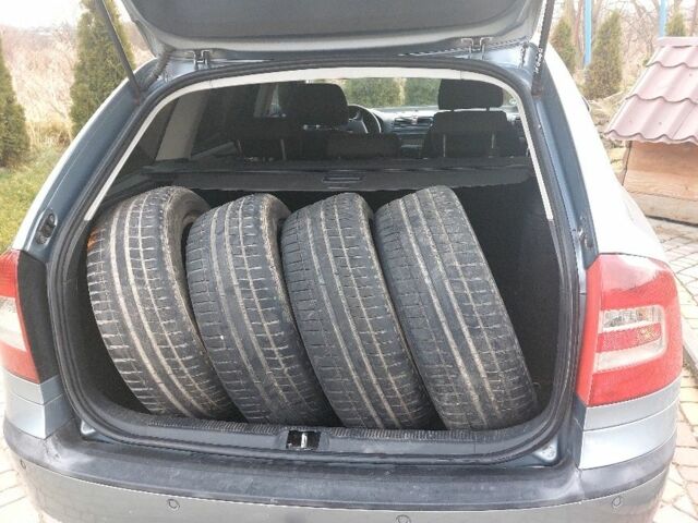 Сірий Шкода Октавія, об'ємом двигуна 2 л та пробігом 318 тис. км за 5201 $, фото 4 на Automoto.ua