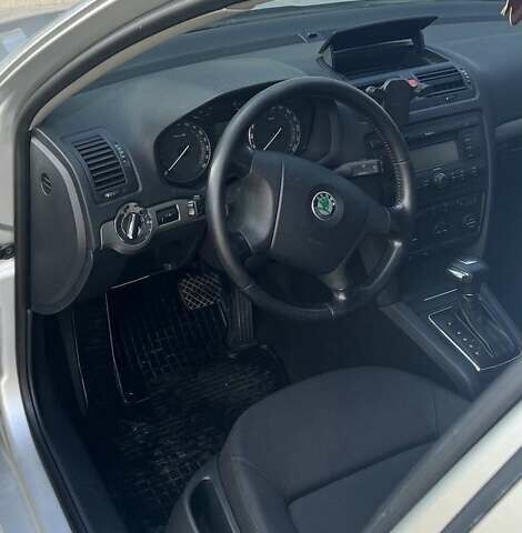 Серый Шкода Октавия, объемом двигателя 1.6 л и пробегом 197 тыс. км за 5500 $, фото 2 на Automoto.ua