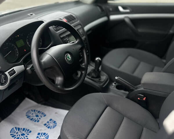 Сірий Шкода Октавія, об'ємом двигуна 1.6 л та пробігом 205 тис. км за 5800 $, фото 7 на Automoto.ua