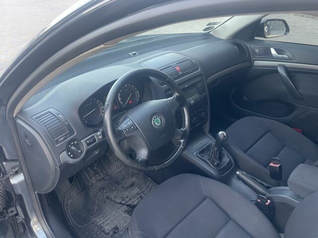 Серый Шкода Октавия, объемом двигателя 1.6 л и пробегом 230 тыс. км за 5300 $, фото 3 на Automoto.ua