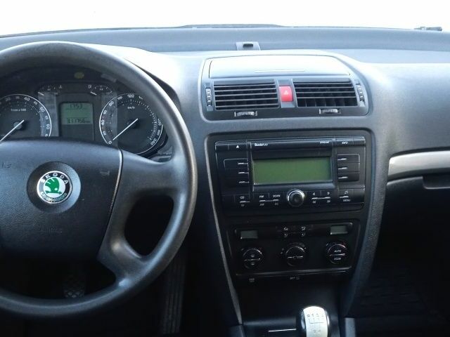 Серый Шкода Октавия, объемом двигателя 1.6 л и пробегом 313 тыс. км за 3500 $, фото 6 на Automoto.ua