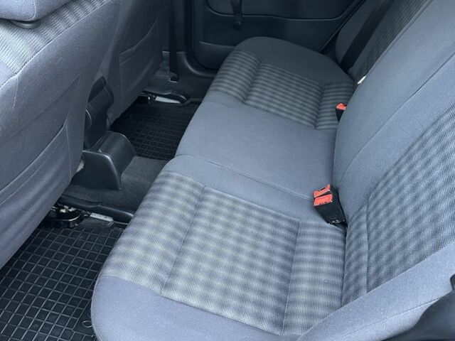 Сірий Шкода Октавія, об'ємом двигуна 1.6 л та пробігом 201 тис. км за 6000 $, фото 16 на Automoto.ua