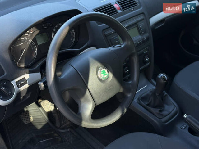 Серый Шкода Октавия, объемом двигателя 1.6 л и пробегом 205 тыс. км за 6500 $, фото 10 на Automoto.ua