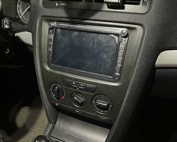 Серый Шкода Октавия, объемом двигателя 1.6 л и пробегом 230 тыс. км за 7200 $, фото 6 на Automoto.ua