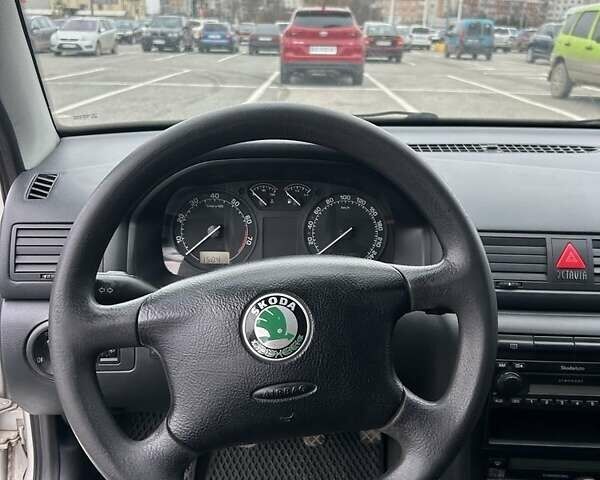 Серый Шкода Октавия, объемом двигателя 1.6 л и пробегом 255 тыс. км за 5000 $, фото 4 на Automoto.ua