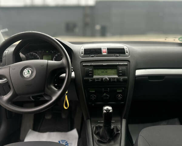 Сірий Шкода Октавія, об'ємом двигуна 1.6 л та пробігом 205 тис. км за 5800 $, фото 10 на Automoto.ua