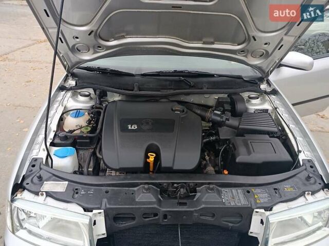 Серый Шкода Октавия, объемом двигателя 1.6 л и пробегом 180 тыс. км за 6500 $, фото 12 на Automoto.ua