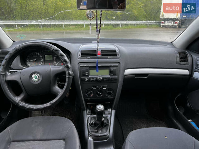 Серый Шкода Октавия, объемом двигателя 1.6 л и пробегом 327 тыс. км за 5300 $, фото 17 на Automoto.ua