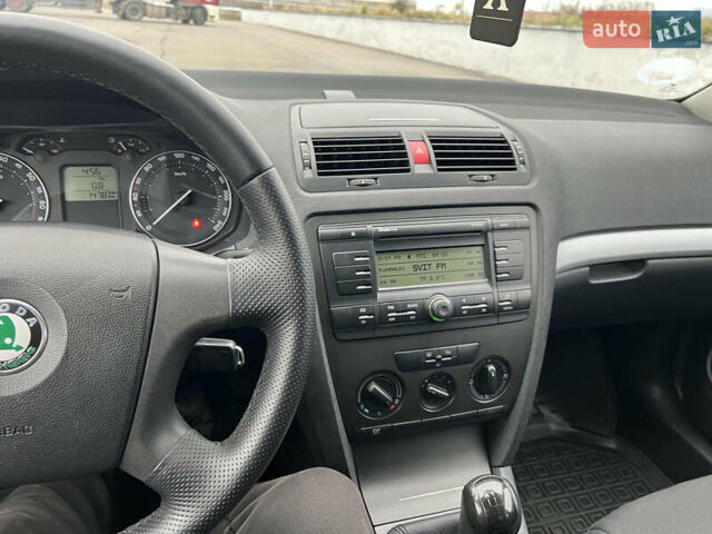 Серый Шкода Октавия, объемом двигателя 1.6 л и пробегом 220 тыс. км за 5750 $, фото 73 на Automoto.ua