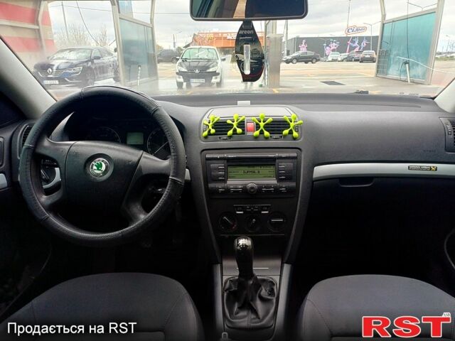 Серый Шкода Октавия, объемом двигателя 1.6 л и пробегом 213 тыс. км за 5500 $, фото 7 на Automoto.ua