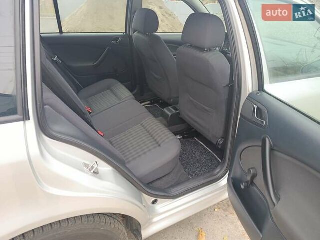 Серый Шкода Октавия, объемом двигателя 1.6 л и пробегом 180 тыс. км за 6500 $, фото 1 на Automoto.ua