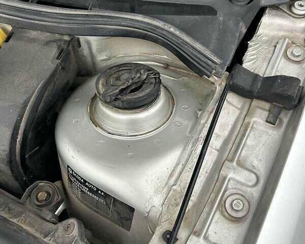 Серый Шкода Октавия, объемом двигателя 1.6 л и пробегом 255 тыс. км за 5000 $, фото 16 на Automoto.ua