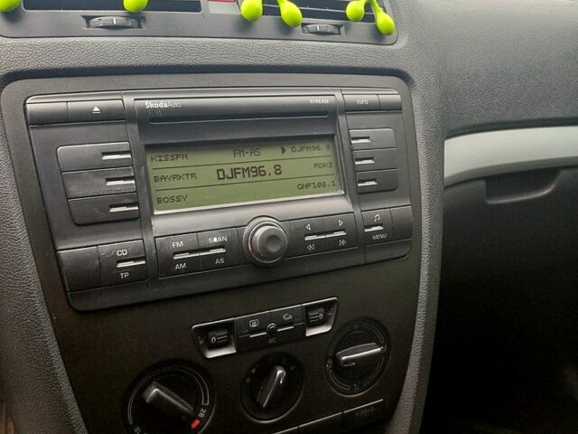 Серый Шкода Октавия, объемом двигателя 1.6 л и пробегом 213 тыс. км за 5500 $, фото 10 на Automoto.ua