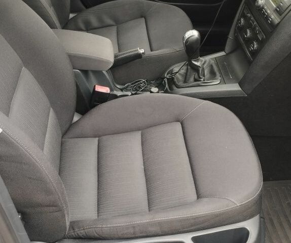 Шкода Октавия 2005 в Чернигове на Automoto.ua Серый Шкода Октавия, объемом двигателя 1.6 л и пробегом 210 тыс. км за 5900 $, фото 2 на Automoto.ua