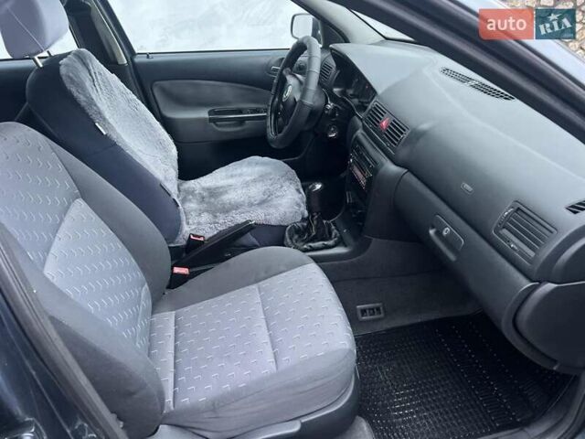 Серый Шкода Октавия, объемом двигателя 1.6 л и пробегом 223 тыс. км за 4900 $, фото 12 на Automoto.ua