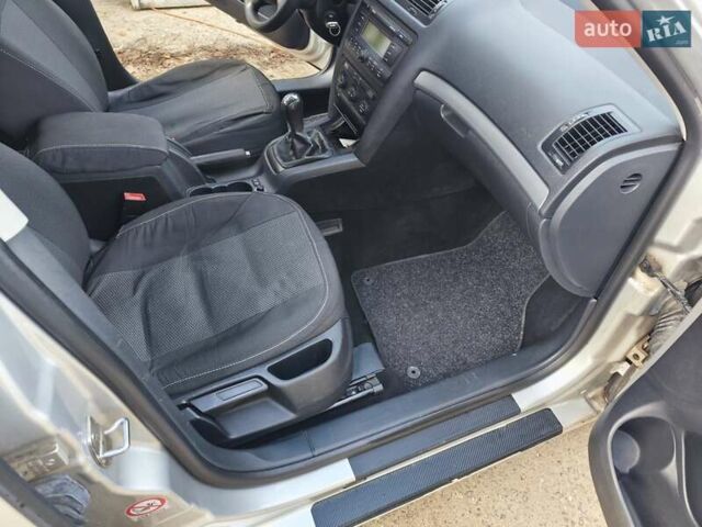 Серый Шкода Октавия, объемом двигателя 1.6 л и пробегом 244 тыс. км за 5700 $, фото 12 на Automoto.ua