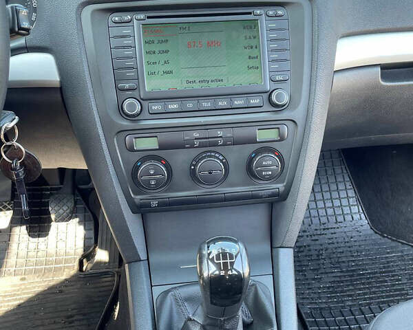 Шкода Октавия 2005 в Полтаве на Automoto.ua Серый Шкода Октавия, объемом двигателя 1.6 л и пробегом 290 тыс. км за 5600 $, фото 8 на Automoto.ua