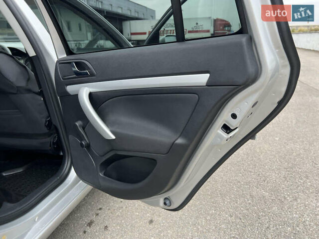 Серый Шкода Октавия, объемом двигателя 1.6 л и пробегом 220 тыс. км за 5750 $, фото 38 на Automoto.ua