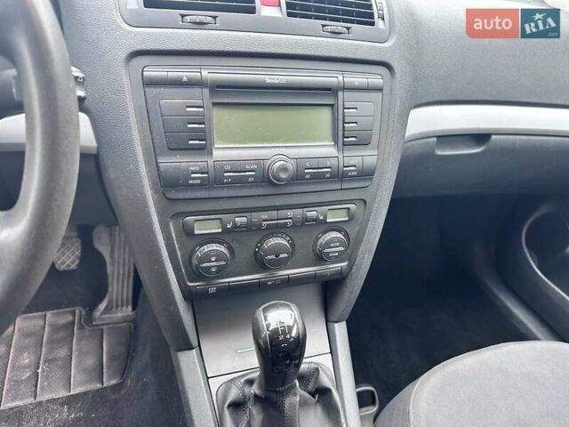 Сірий Шкода Октавія, об'ємом двигуна 1.6 л та пробігом 223 тис. км за 4400 $, фото 12 на Automoto.ua