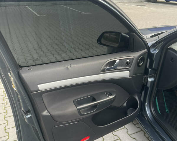 Шкода Октавия 2005 в Хмельницком на Automoto.ua Серый Шкода Октавия, объемом двигателя 1.98 л и пробегом 254 тыс. км за 5400 $, фото 13 на Automoto.ua