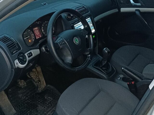 Сірий Шкода Октавія, об'ємом двигуна 0 л та пробігом 300 тис. км за 4800 $, фото 9 на Automoto.ua