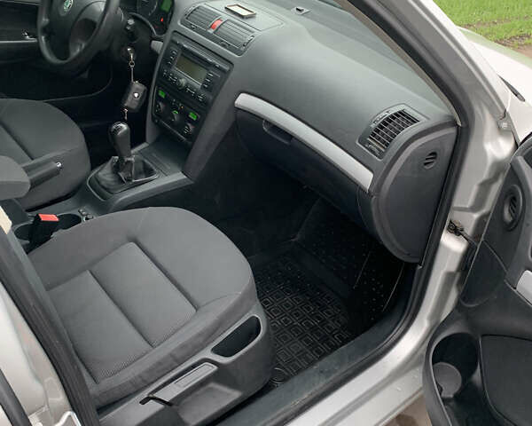 Сірий Шкода Октавія, об'ємом двигуна 1.6 л та пробігом 240 тис. км за 6000 $, фото 7 на Automoto.ua